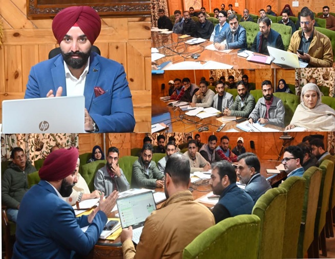 'DC Shopian orders withholding Salaries of  Engineers/Officials over Poor Performance'